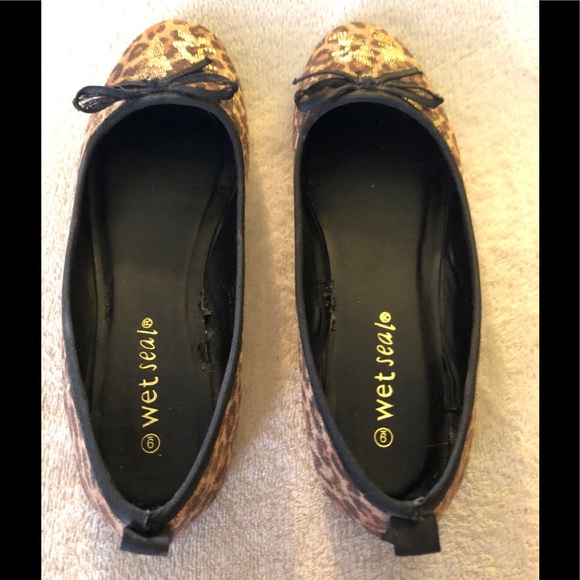 Wet Seal Size 9 Leopard flat shoes